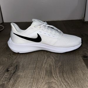 NEVER WORN white smoke Air Zoom Pegasus 39 TB